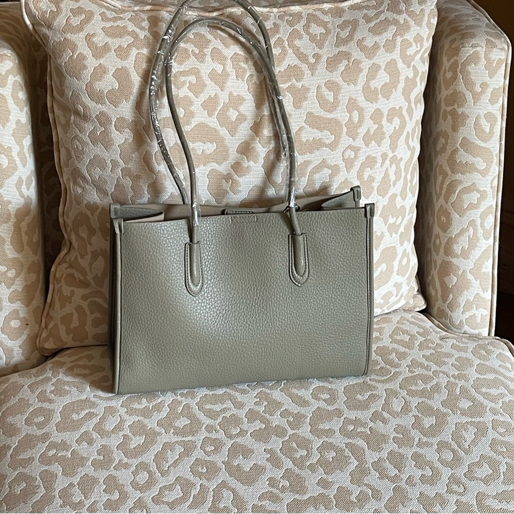 Elegant avocado colored Tote Bag